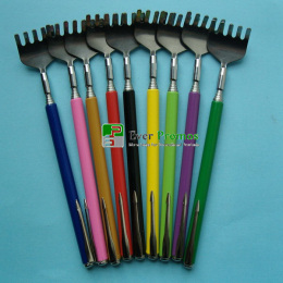 Extendable back scratcher
